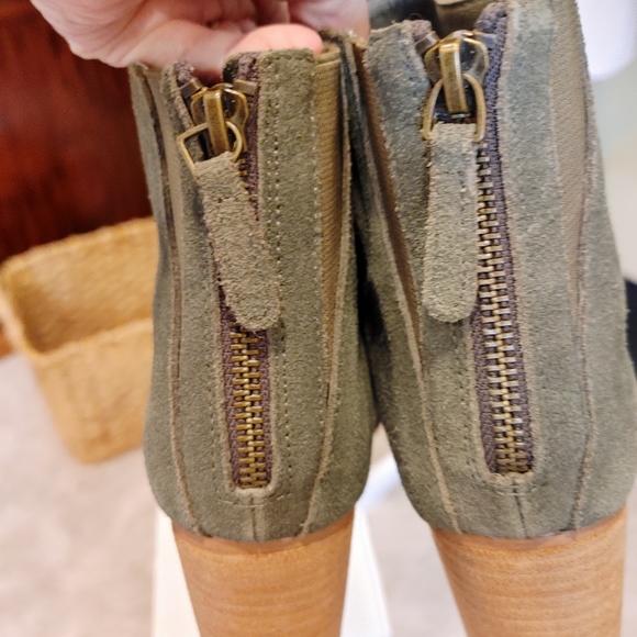 URBAN OUTFITTERS SHORT SUEDE BOOT, MOSS 9 - Picture 5 of 14